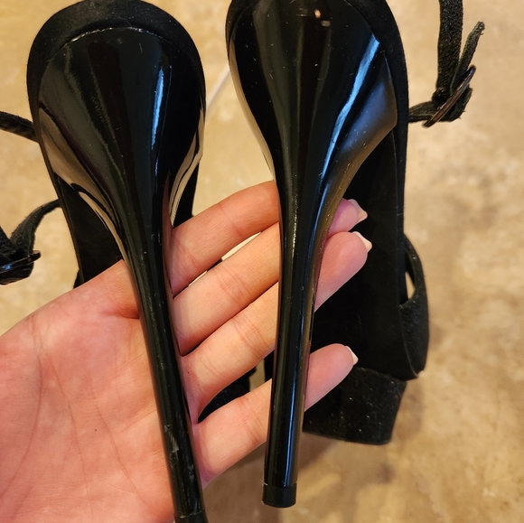 Heels - Picture 3 of 4